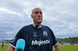 给足球权！2米26前NBA球员踢职业足球，40岁，正是闯的年纪！