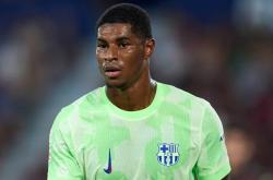 巴塞罗那逆转之战，拉什福德受冷落，弗利克解释为何半场换人