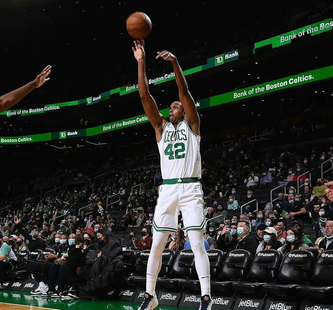 霍福德加盟金州 勇士强势冲击三连冠