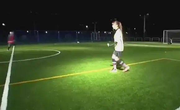 给足球权！2米26前NBA球员踢职业足球，40岁，正是闯的年纪！