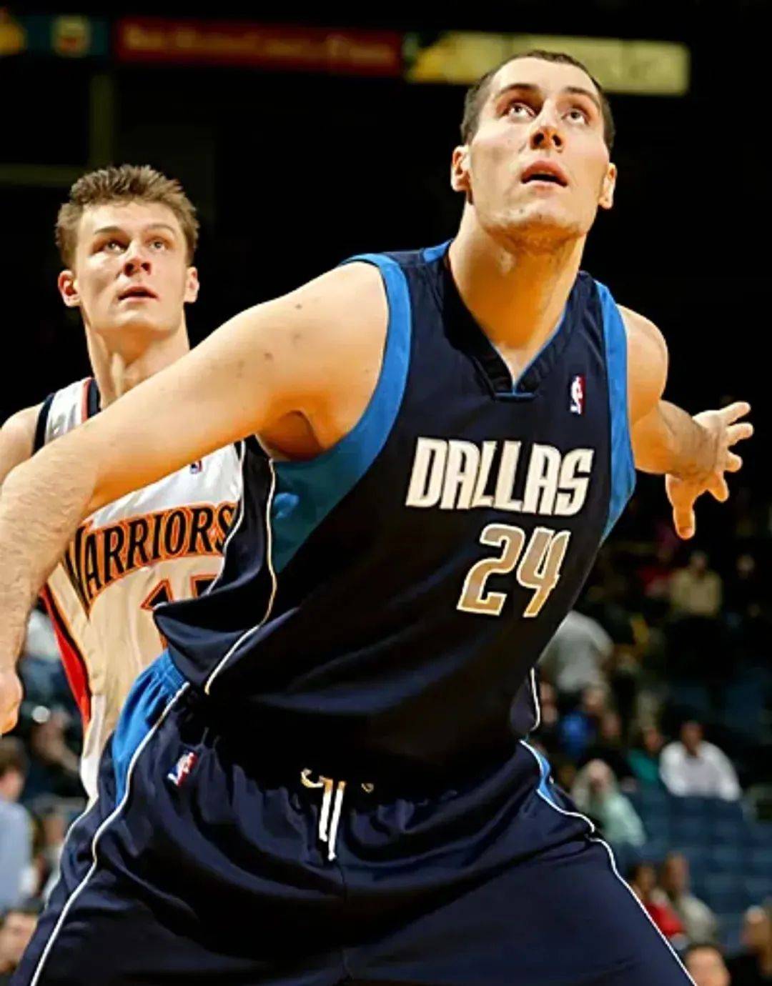 给足球权！2米26前NBA球员踢职业足球，40岁，正是闯的年纪！