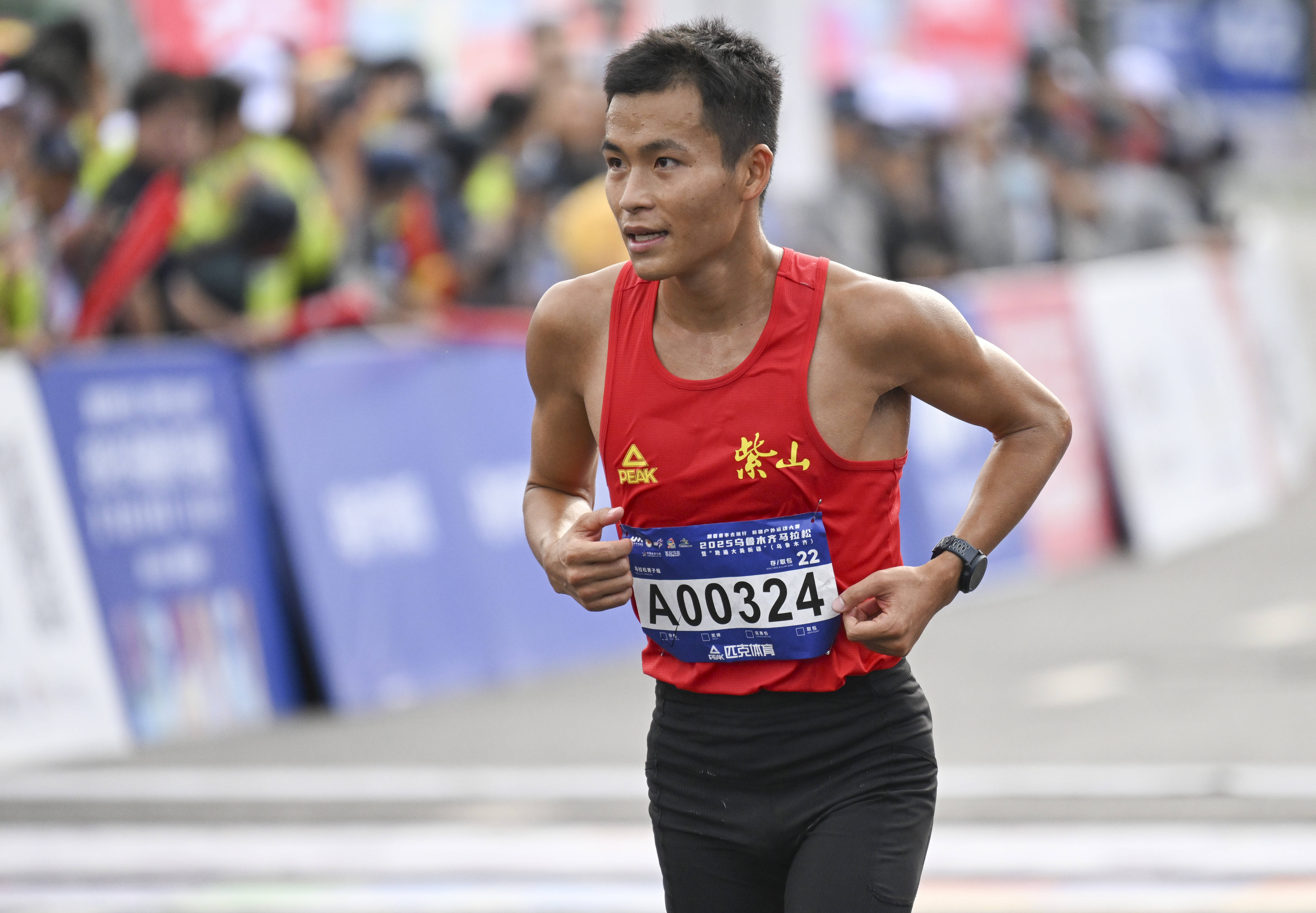 （体育）马拉松——2025乌鲁木齐马拉松开跑