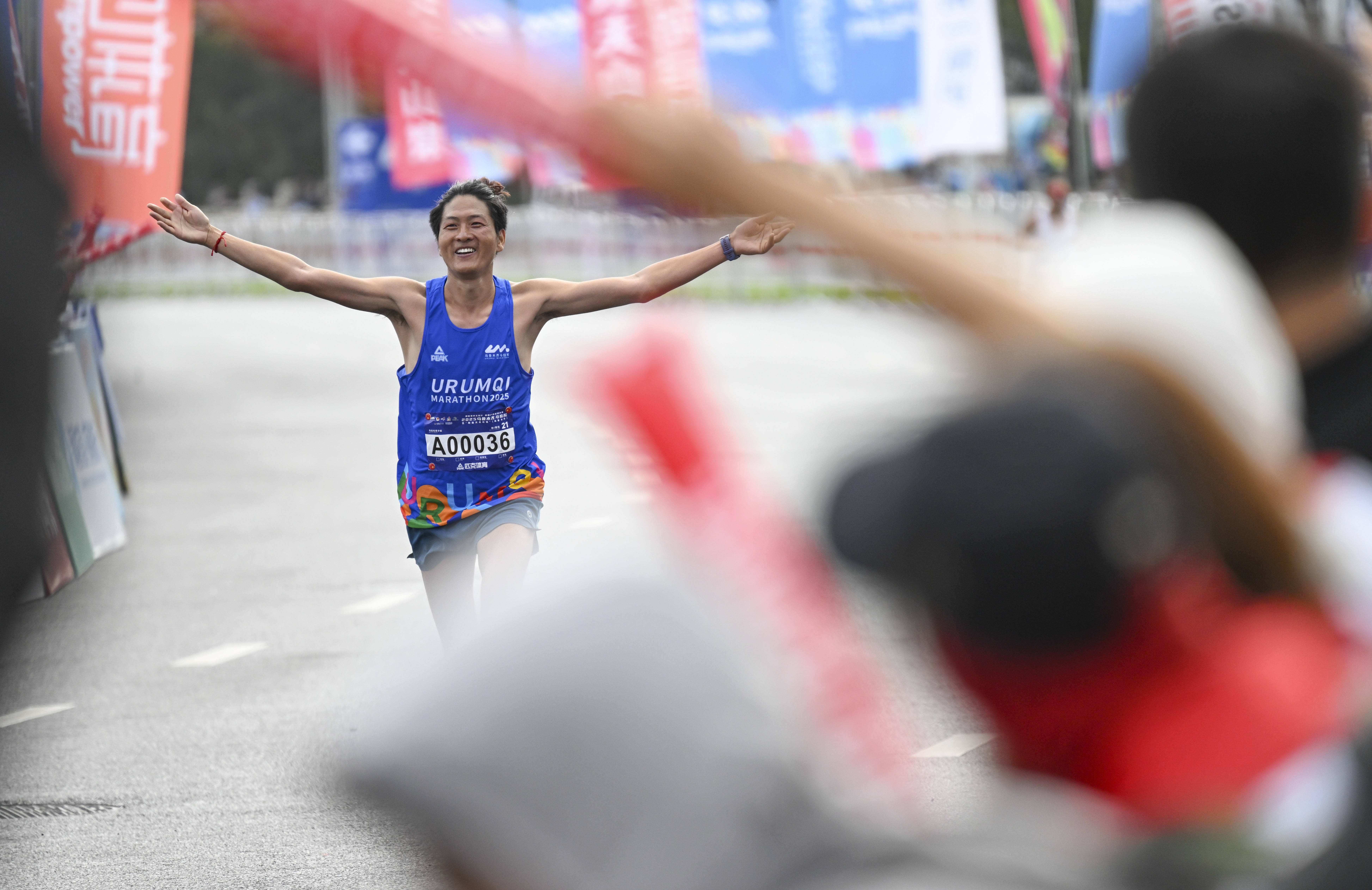 （体育）马拉松——2025乌鲁木齐马拉松开跑