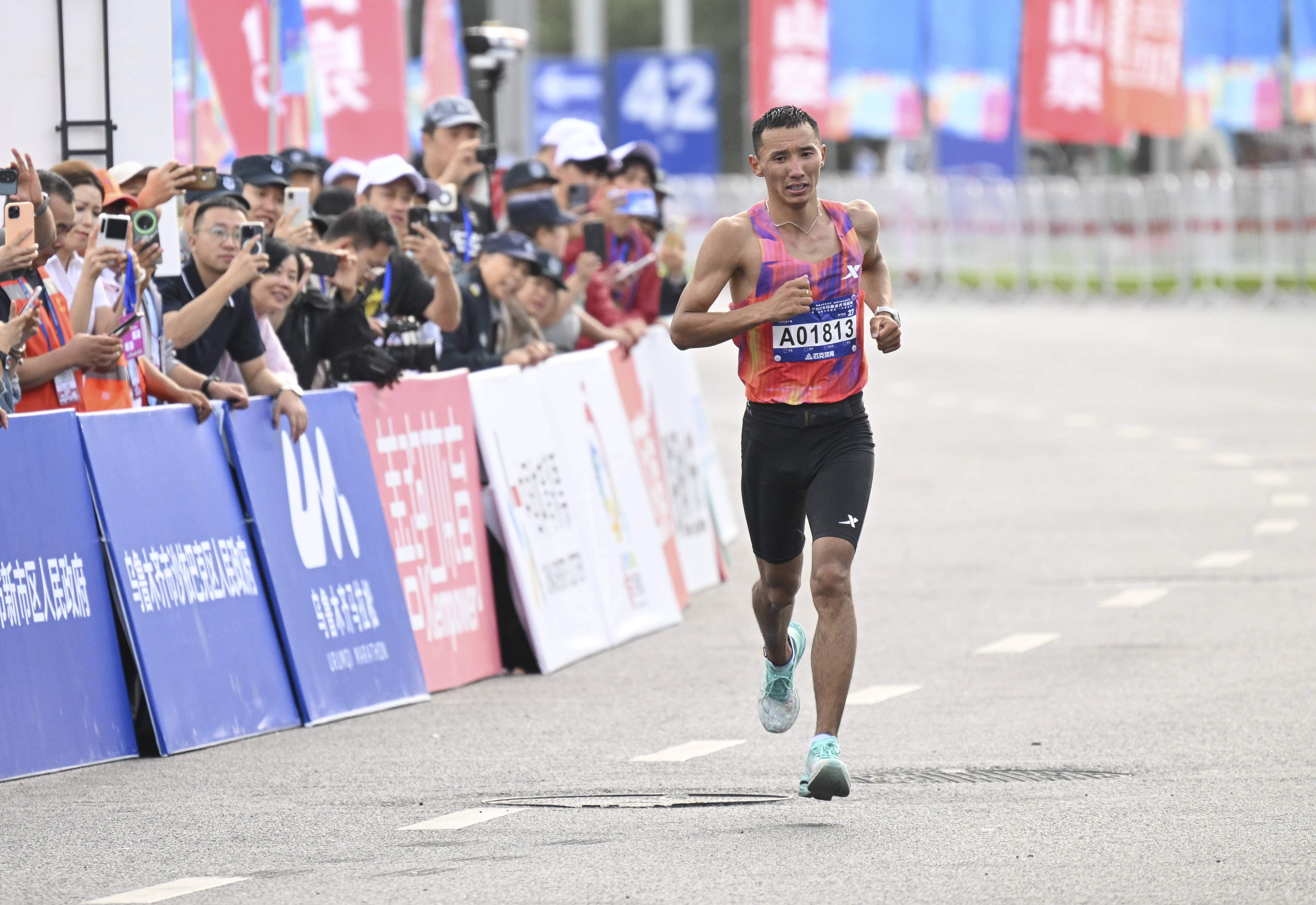 （体育）马拉松——2025乌鲁木齐马拉松开跑