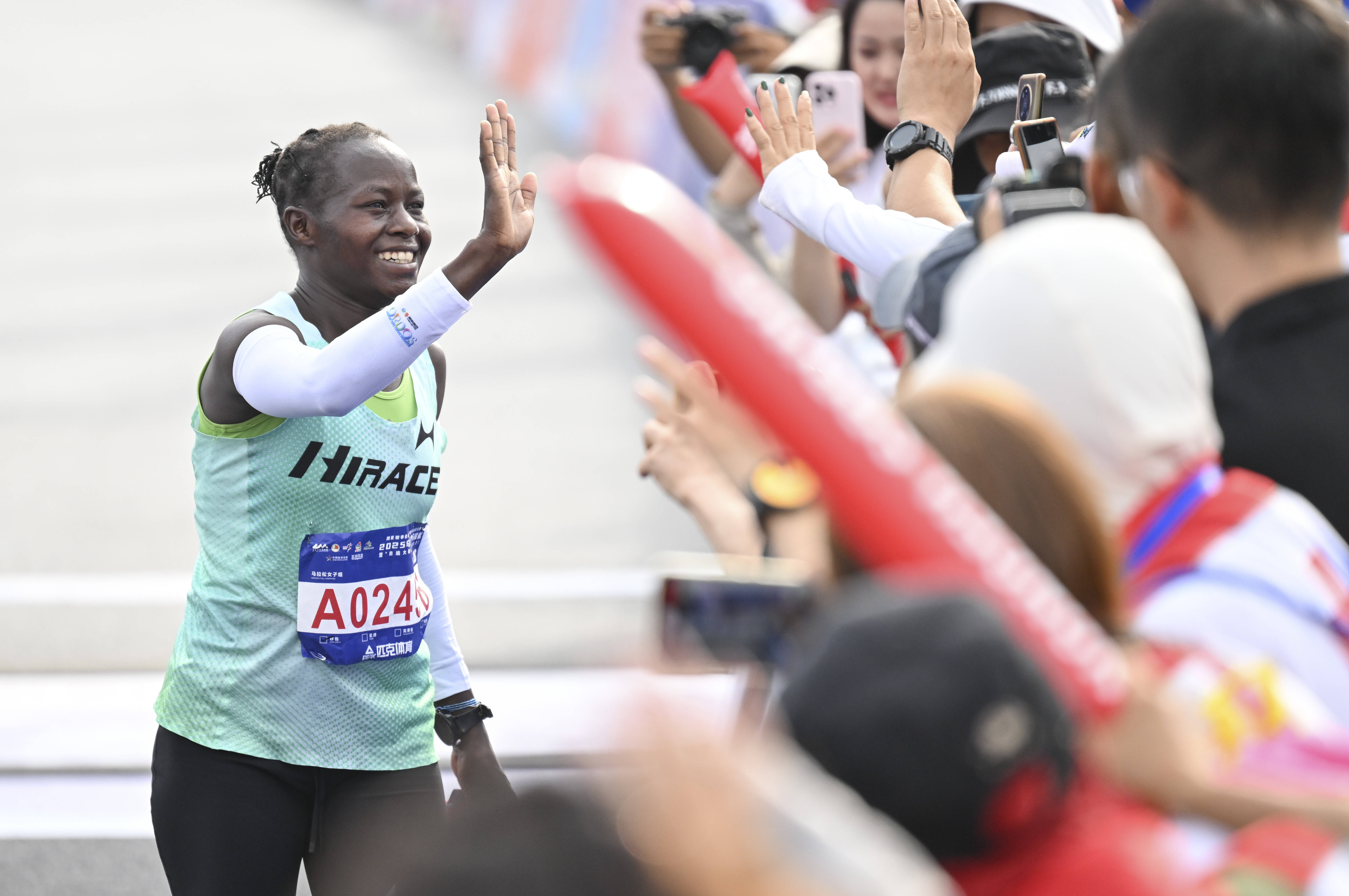 （体育）马拉松——2025乌鲁木齐马拉松开跑