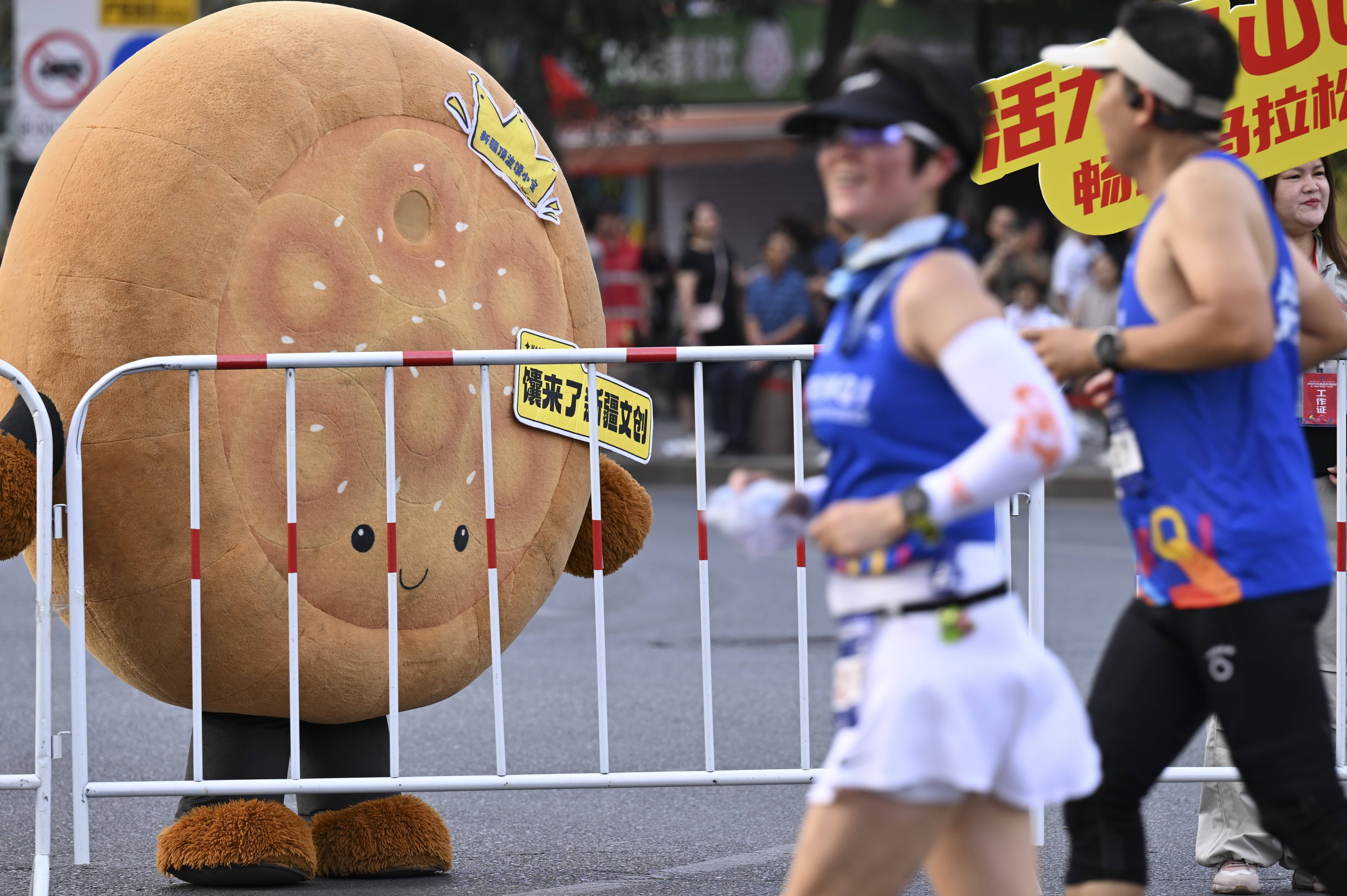 （体育）马拉松——2025乌鲁木齐马拉松开跑