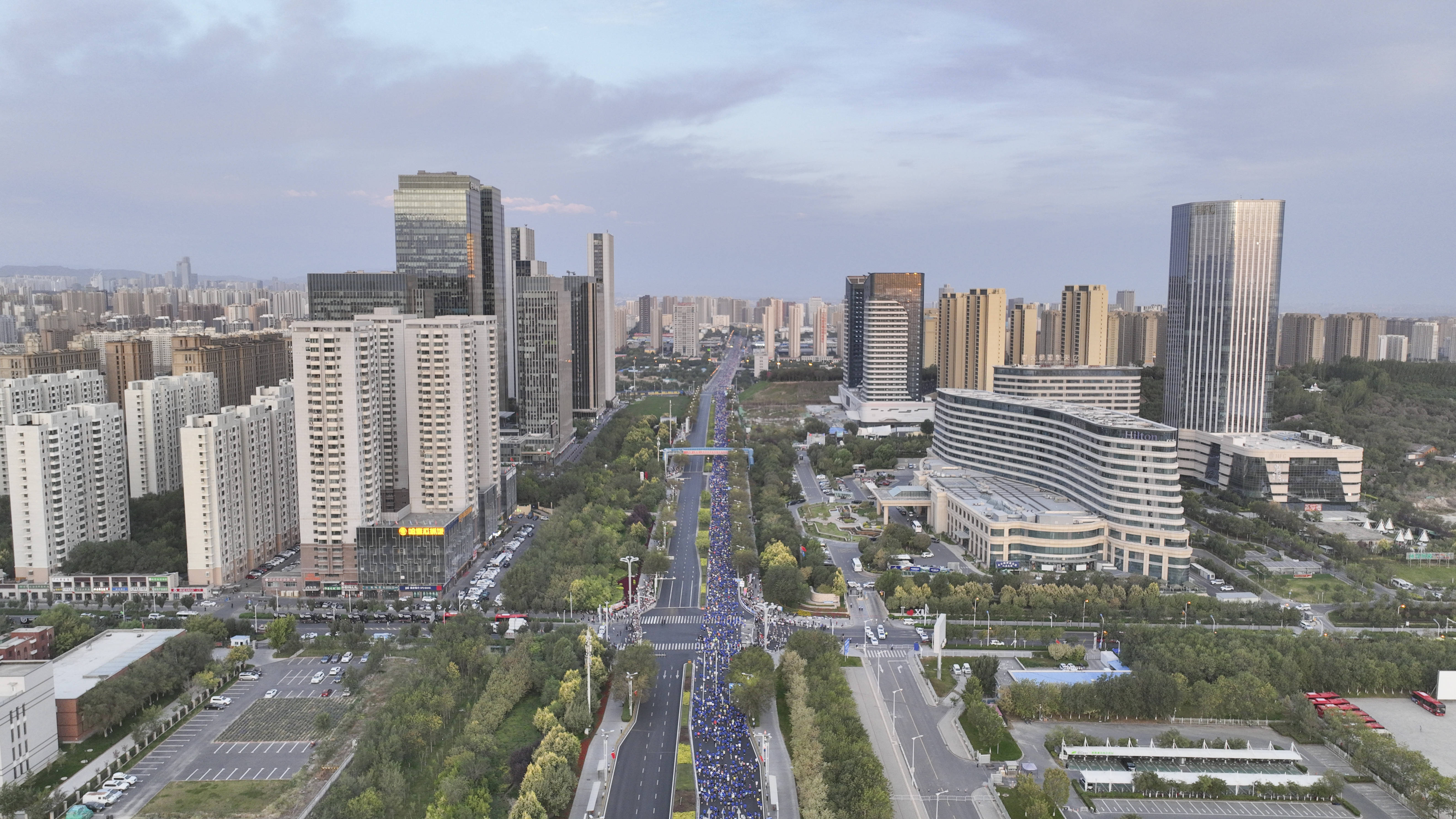 （体育）马拉松——2025乌鲁木齐马拉松开跑