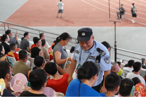 “苏超”拼尽全力 苏州公安共赴热爱