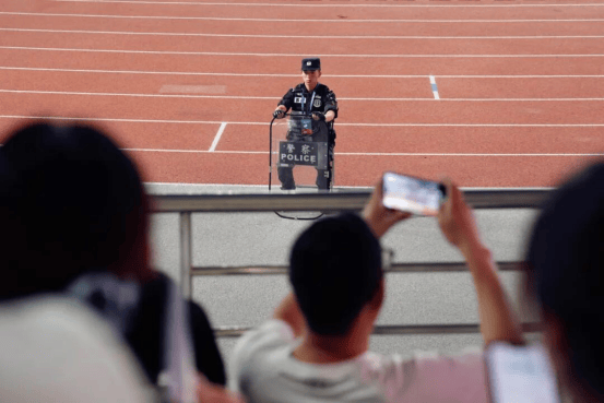 “苏超”拼尽全力 苏州公安共赴热爱