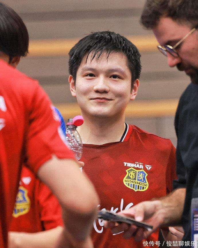 樊振东德国杯3-0胜利！多特蒙德教练寻求合影留念