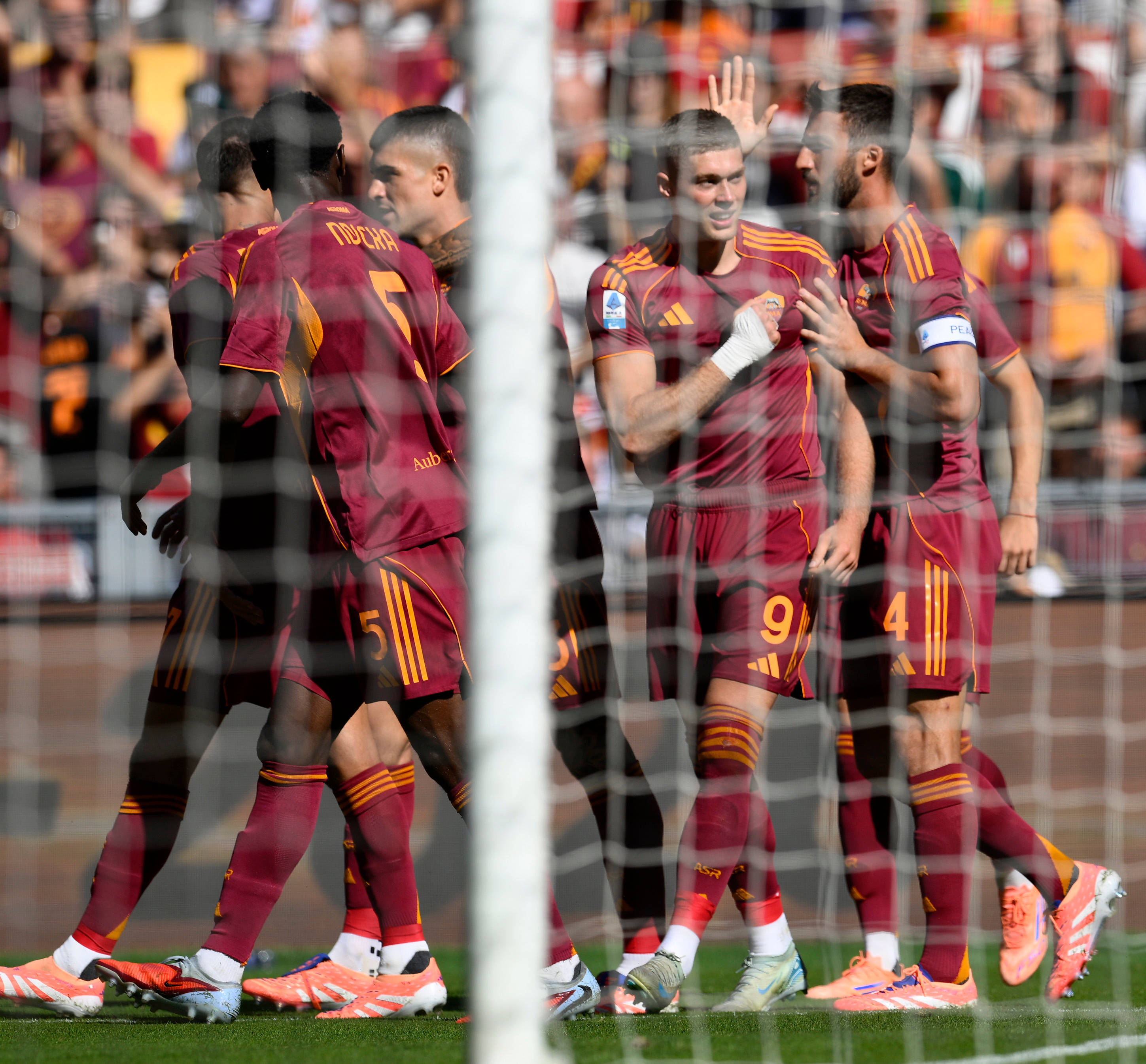 （体育）足球——意甲：罗马胜维罗纳