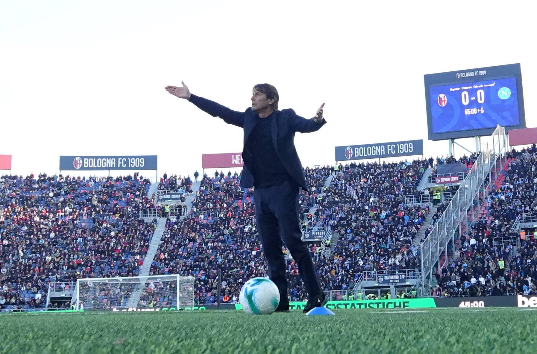 （体育）足球——意甲：博洛尼亚胜那不勒斯