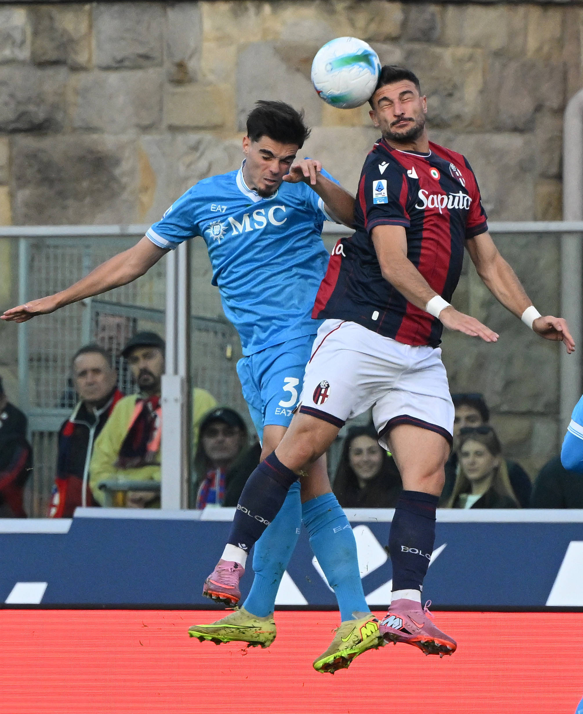 （体育）足球——意甲：博洛尼亚胜那不勒斯