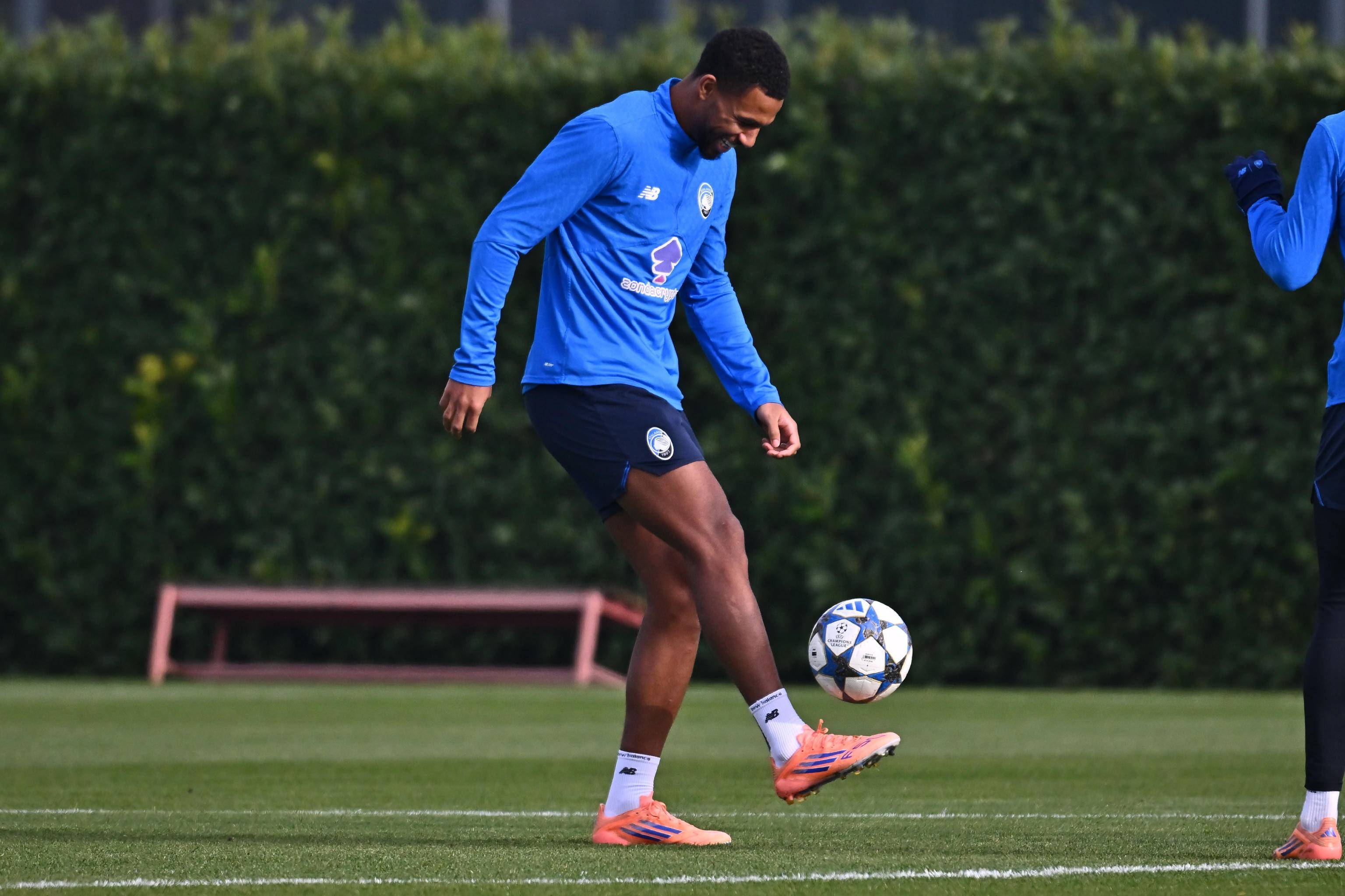 （外代二线）足球——欧冠联赛：亚特兰大赛前备战